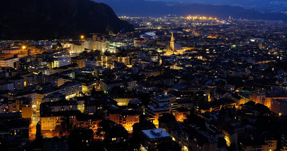 Veduta aerea della città di Bolzano